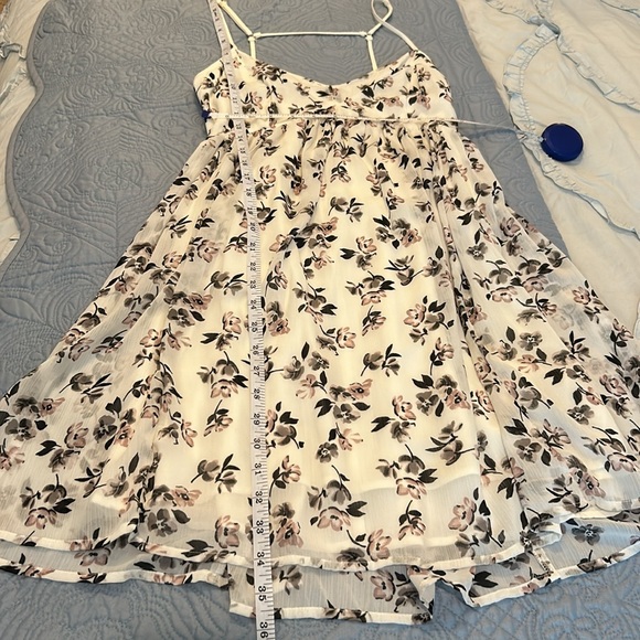 Beautiful HOLLISTER Dress - Picture 9 of 14